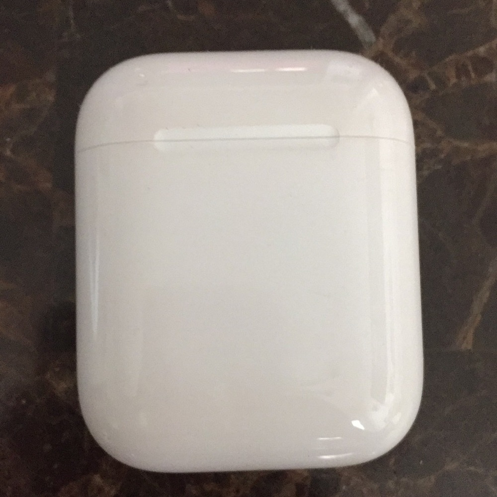 LIKE NEW! 100% Authentic AirPods Charging Case!